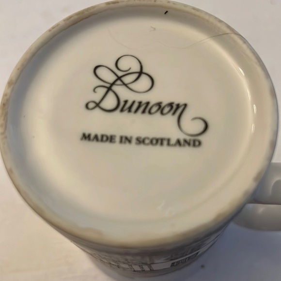 Dunoon Scotland Cottage Coffee Mug cat and squirrel on roof - Picture 5 of 6